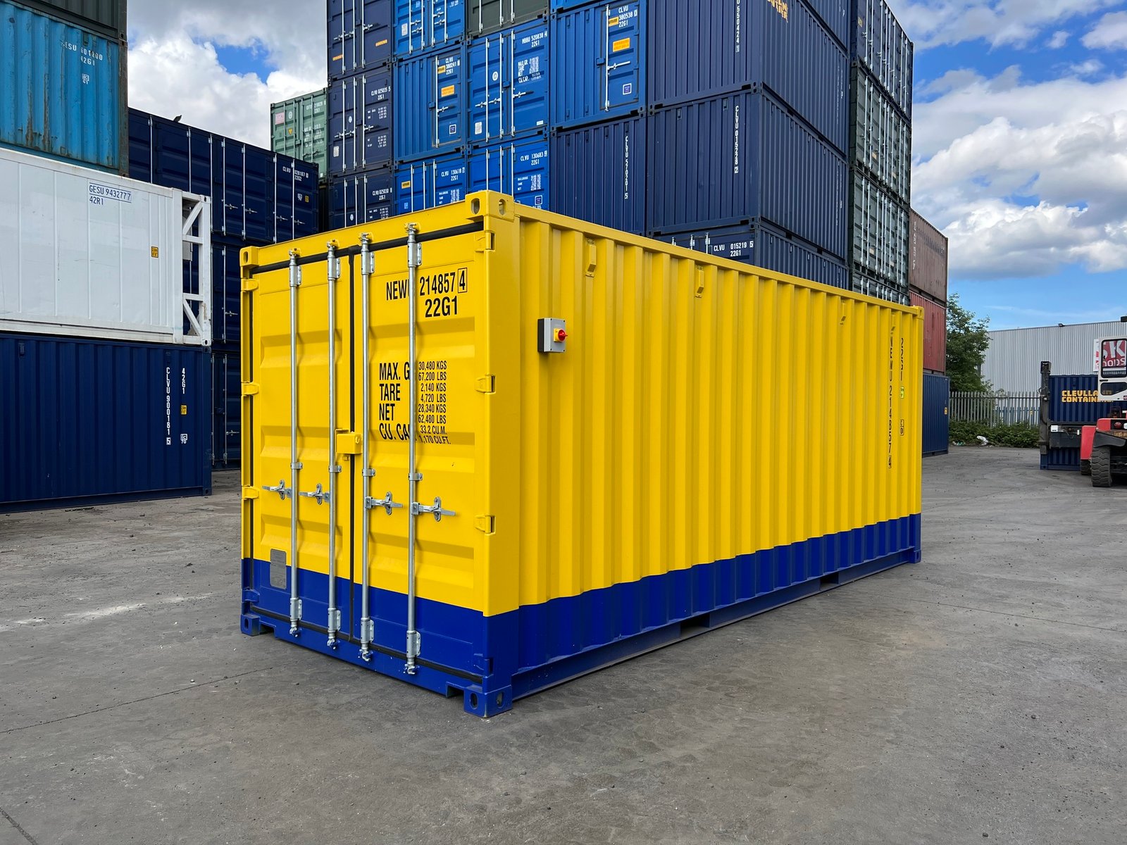 472539760_928174629292787_4827374872089519100_n 20ft Modified One-Trip Containers – Custom Build for Rainton Construction. - Image 1
