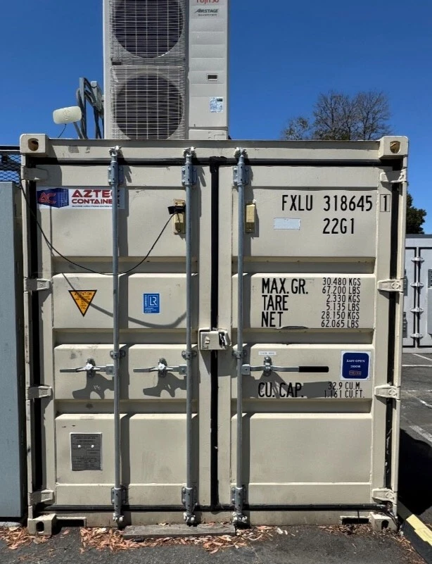 s-l1600-17 Refrigerated 20′ Conex Shipping Container – Used - Image 1