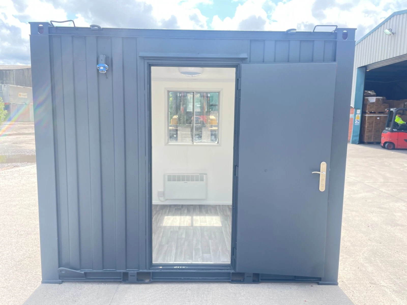s-l1600-7-61 10×8 ft small office container fully refurbished , high security - Image 1